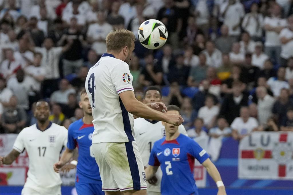 足球/歐國盃16強淘汰賽　貝林漢倒掛金鉤拯救英格蘭晉級