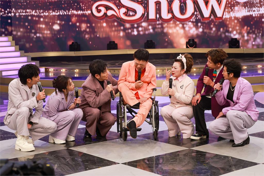 阿吉仔恐怖梗「豬哥亮在包秀少一個樂隊老師」！加碼問《超級冰冰Show》有沒有要去