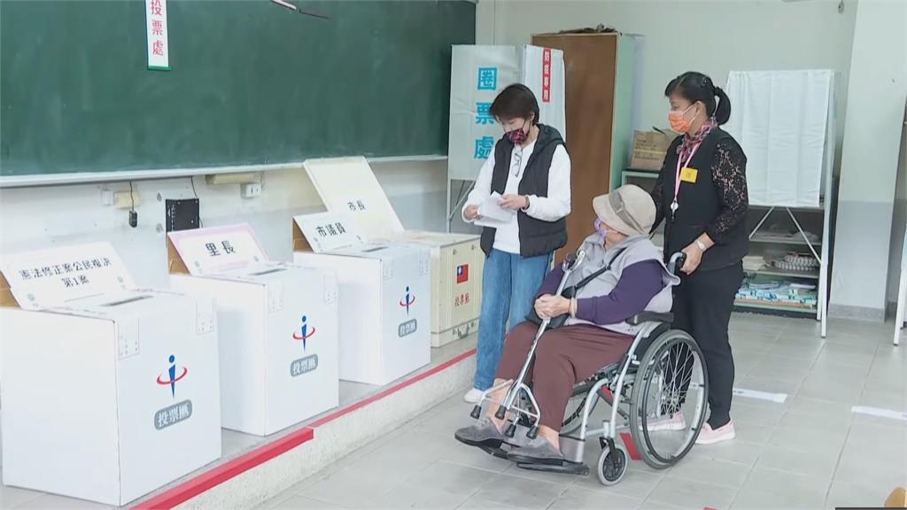 決勝日!陳時中偕兒投票 蔣隻身、珊與母一同前往