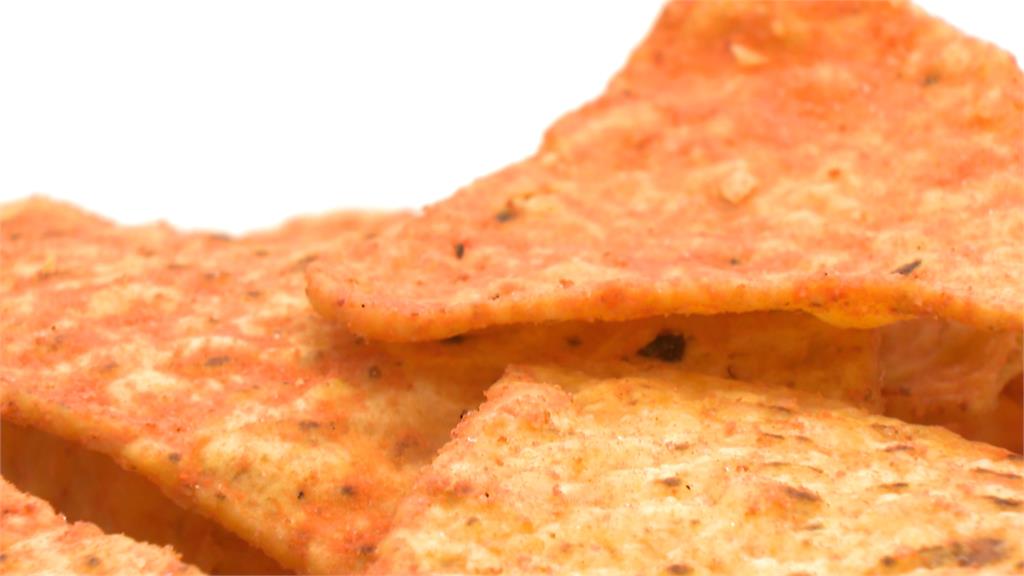 玉米脆片驚見"炸雞塊"?! 咬下竟整塊都是"調味粉"
