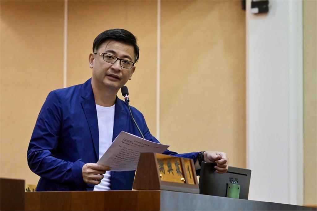 謝典霖日常多荒唐？作家列8點嗆：若不是靠謝家「他要去哪找工作」？