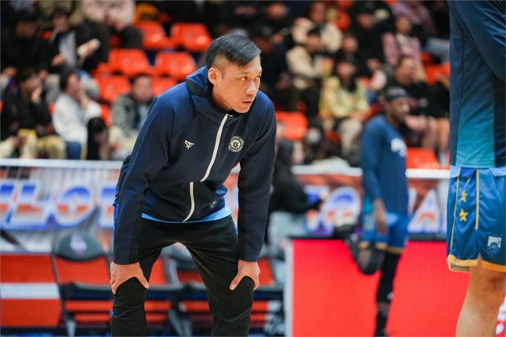 PLG(影)/兩隊衝突大打出手共3人遭驅逐!領航猿逆勝勇士開季8連勝創紀錄