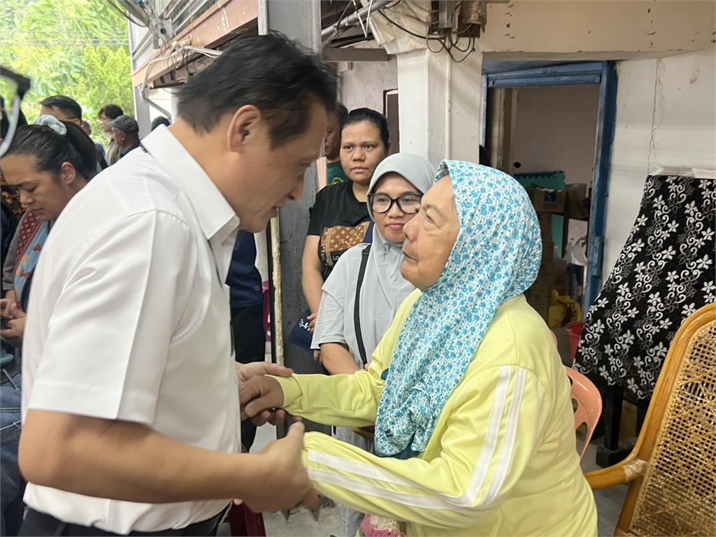 原住民族委員會曾主任委員追頒徐超斌醫師二等原住民族獎章 表彰偏鄉醫療典範貢獻
