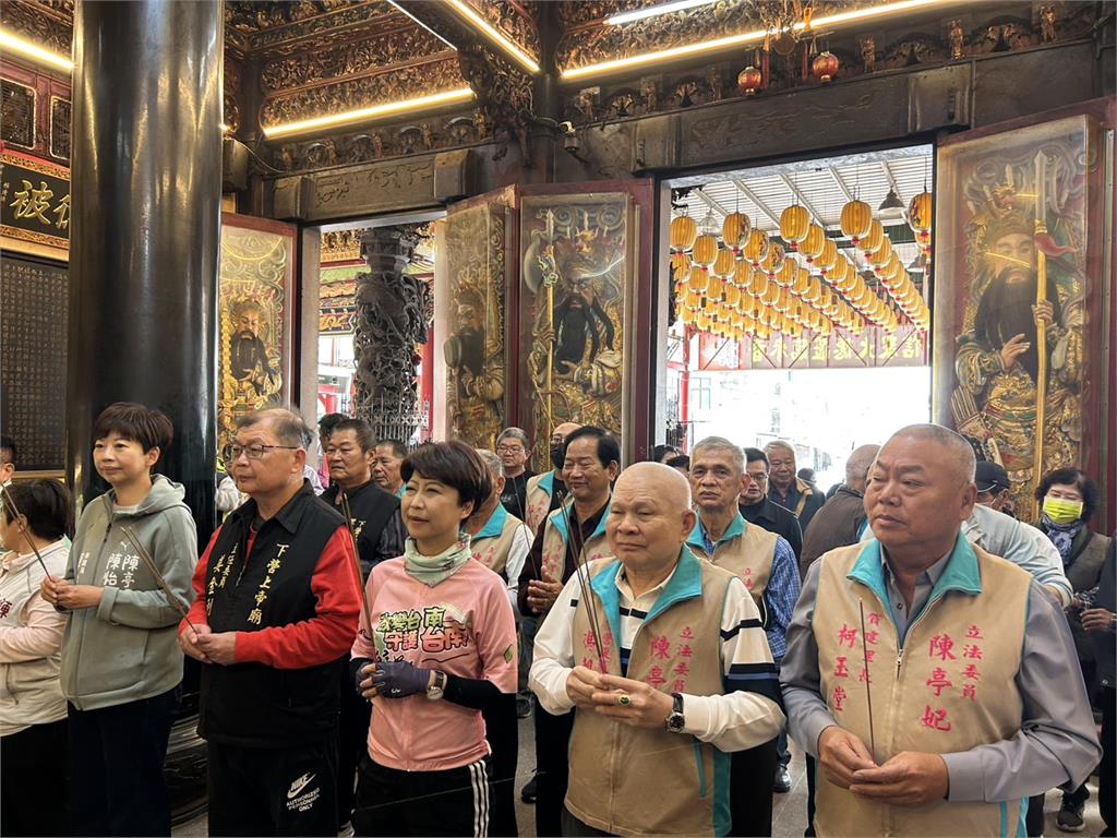 快新聞／謝龍介擋得住嗎？陳亭妃鐵馬謝票熱翻下營　拚4百年史上首位女市長