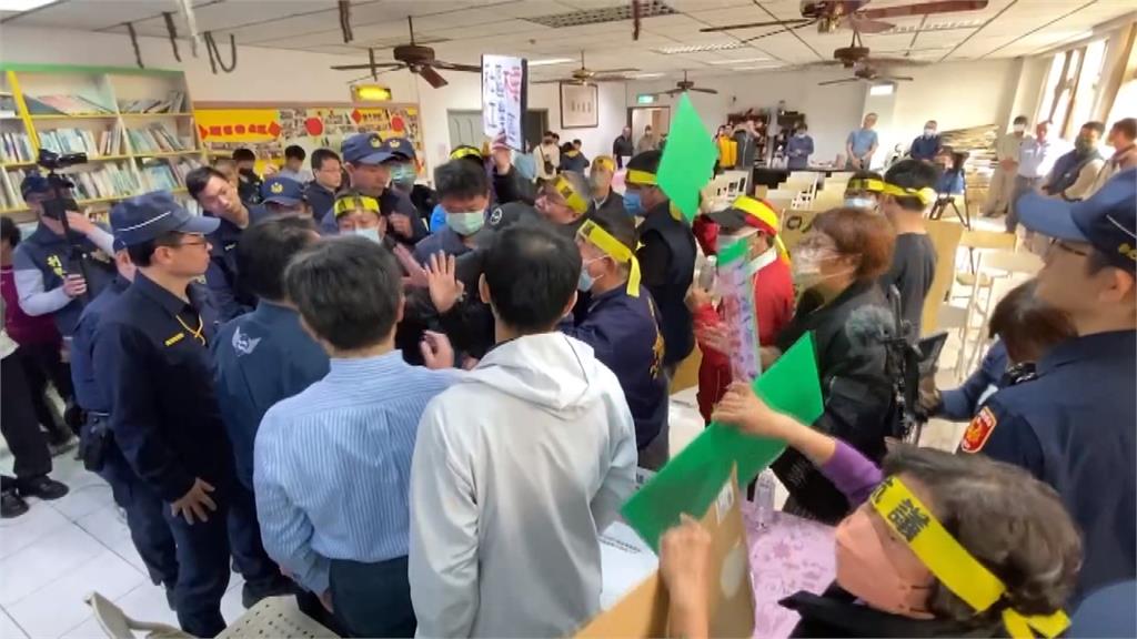 「鹿港打鐵厝產園區」道路拓寬說明會 警民火爆推擠流會