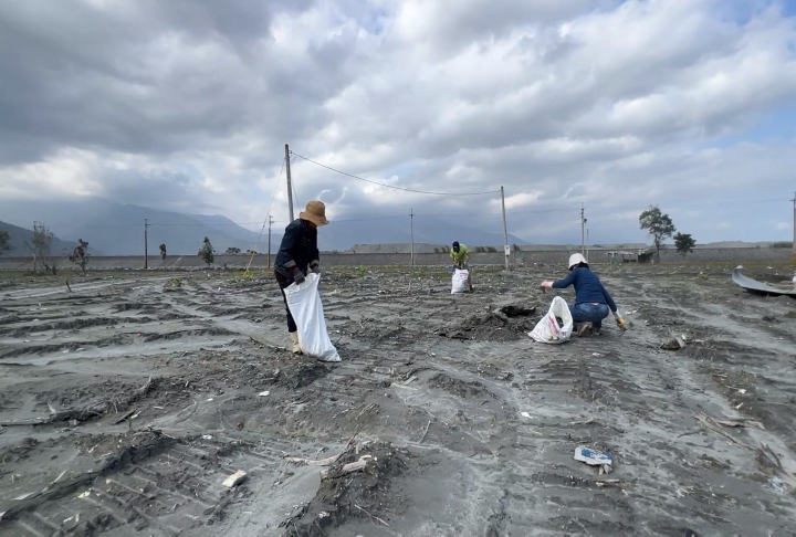 花蓮光復北富村淤泥飄臭! 村民盼大型機具進駐開挖