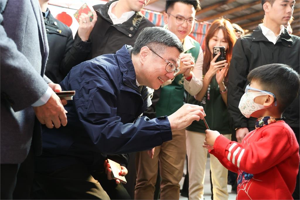快新聞/初二桃園拜廟 卓榮泰:年後全力促進朝野和諧、重新充飽政府輪胎氣