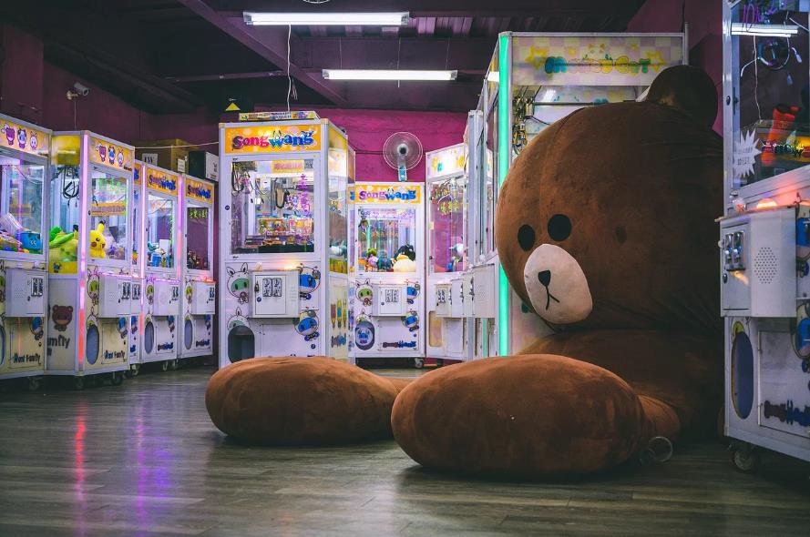 時代的眼淚!網曬「始祖級夾娃娃機」 過來人激動喊:有進夾子就會中