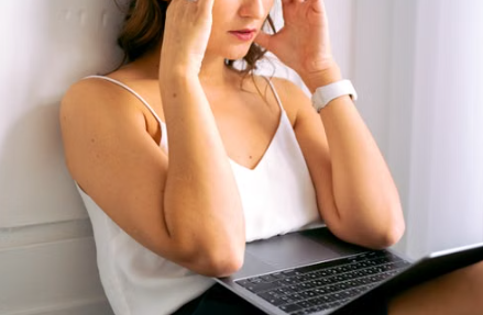 女友考進頂大「2個月自信全崩」! 教授PUA手段男友全說 網喊:快逃