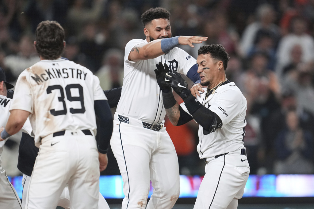 MLB(影)/Báez 延長賽再見全壘打終於洗白 老虎主場10:9險勝紅襪