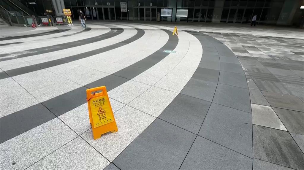雨彈狂炸！高雄車站灌爆積水　中山大學驚見小瀑布