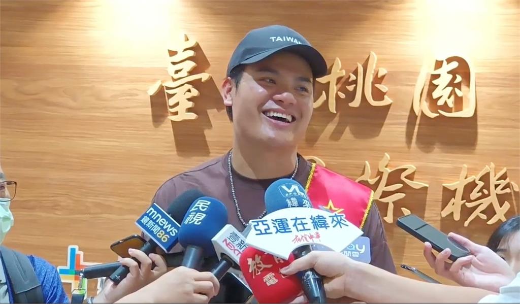 快新聞/敬禮!「國防部長」回台了 張育成盼留美國:不排斥亞洲看誠意