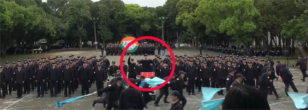 從逃兵到迷因王!王大陸軍中重現「滿滿的大平台」網笑:為了榮譽假超拚