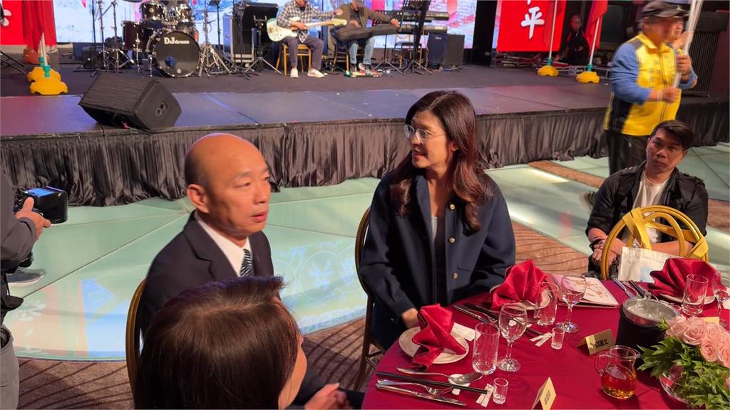 同桌零互動!鄭麗文想破冰被韓國瑜避開眼神 綠營酸:沒比較沒傷害