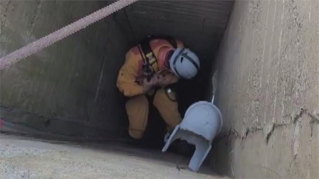 男農地取水摔入20米深水井　消防員垂降吊掛救人