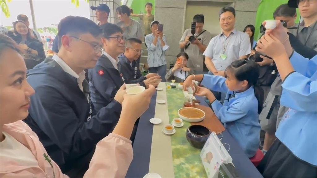小小茶藝師上陣泡好茶　高雄夏祭新鮮市攜手六龜山茶生活節登場
