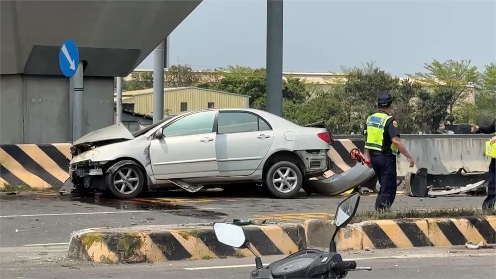 嘉義太保嚴重追撞！　砂石車撞轎車　失控「衝進玉米田」釀４傷