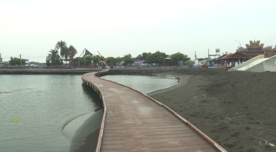 海岸公園玩水遭「僧帽水母」螫傷　海洋局前往海域監控