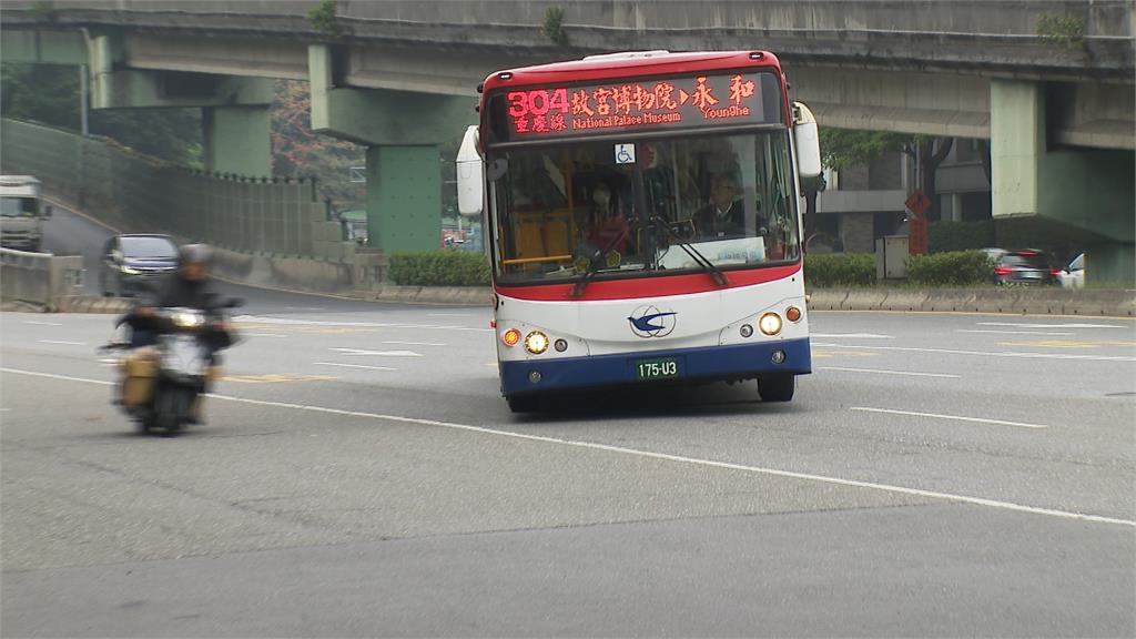 北市葫東重慶公車需橫跨4線道靠站 被封「最危險站點」