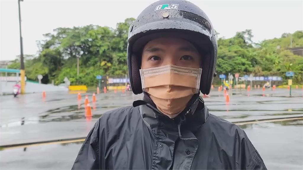 間歇風雨照練車！　駕訓班教練提醒雨天行車技巧