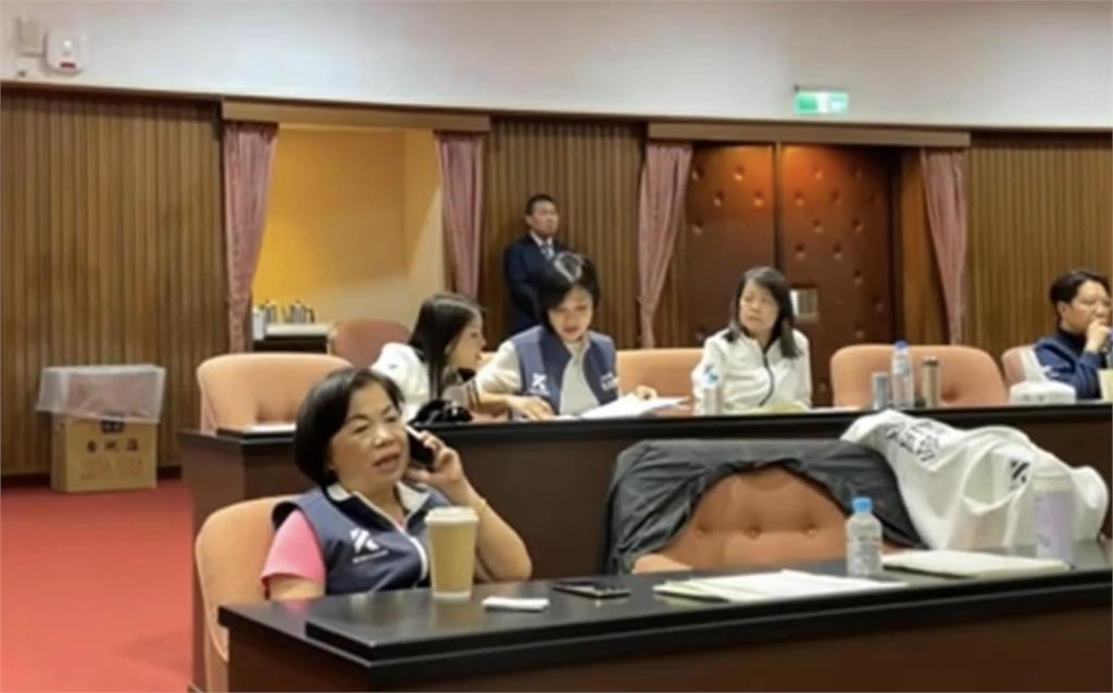 快新聞/昨密謀高雄藍白合今躲角落投票 黃捷:柯志恩怕被看到傷害台灣民主?