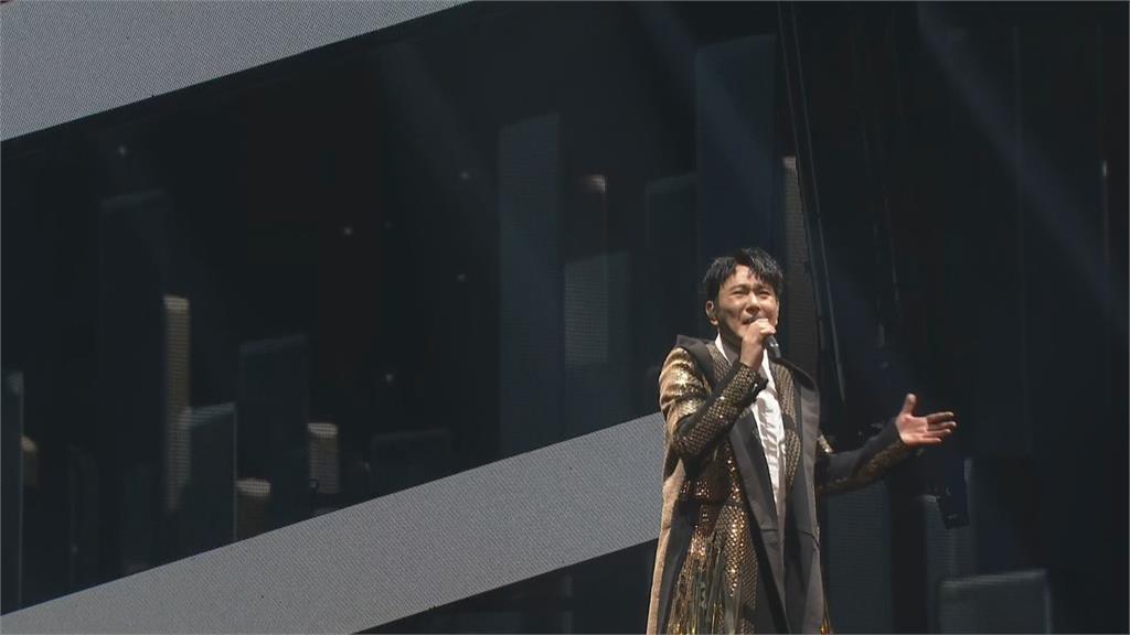 「金曲歌王」張信哲3度攻蛋 開場飆唱「愛如潮水」歌迷回憶殺