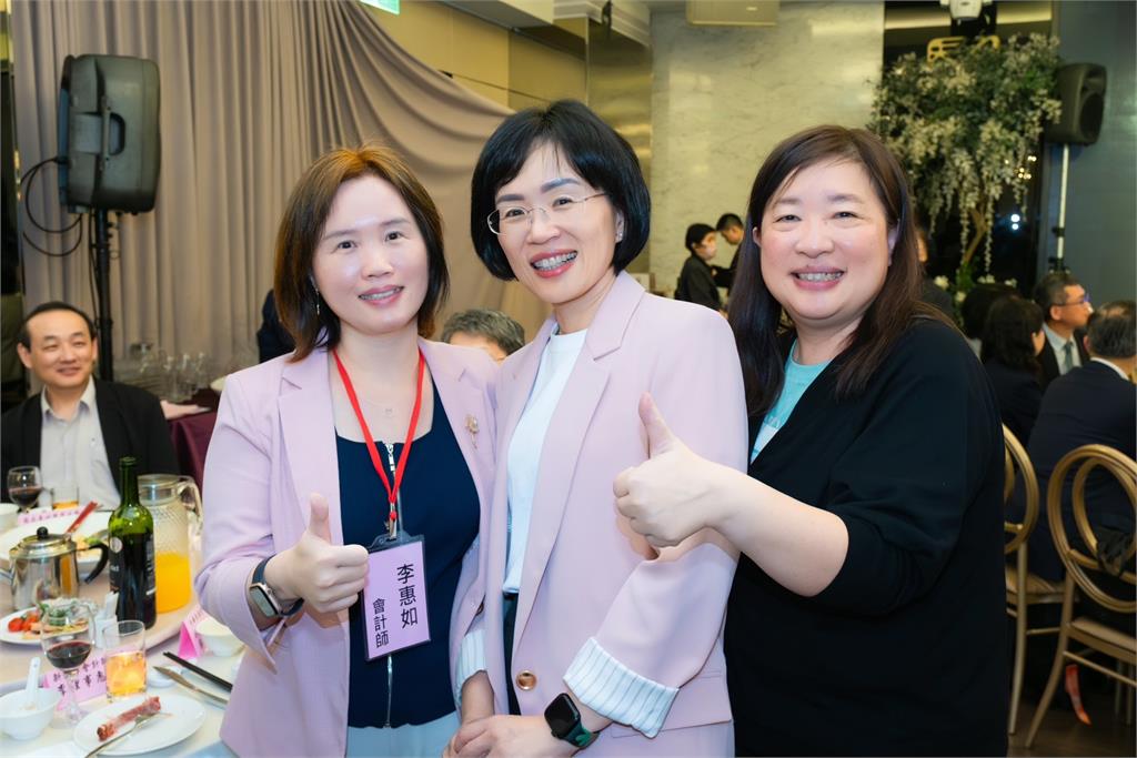快新聞／「新北市會計師公會」成立！蘇巧慧現身力挺　全場熱喊「市長好」