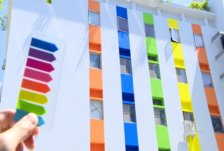 松山龍城市場外牆如「彩色便利貼」 市民:醜死了