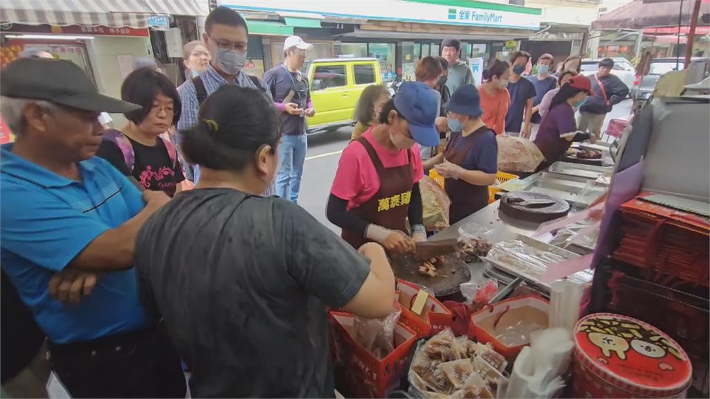 閏六月送豬腳添壽！　屏東萬巒豬腳街湧排隊人潮