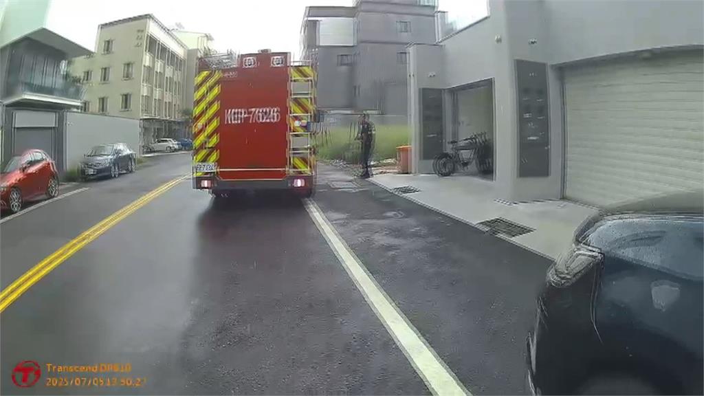 為了防颱登頂樓檢查 婦失足掉落鐵皮屋獲救