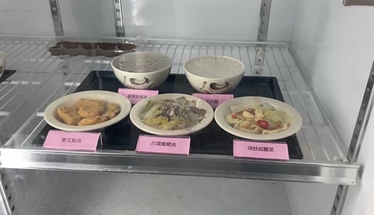 五億高中生命案/夏男開工日入監報到 見媒體比讚又比YA!疑仍穿「這件戰袍」