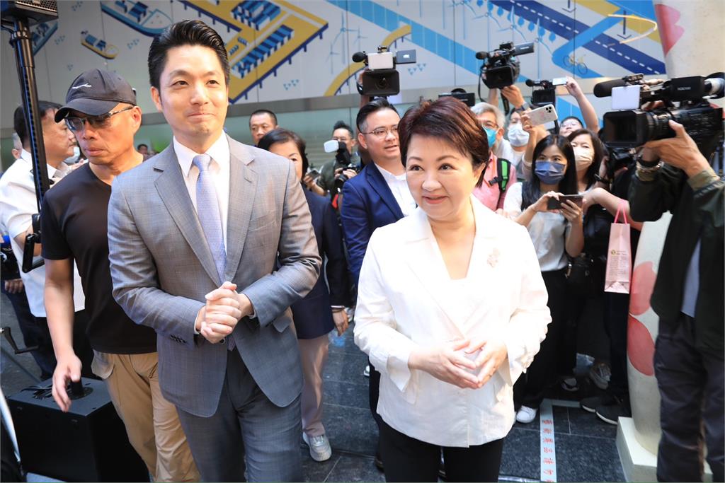 快新聞/中捷藍線今簽約!盧、蔣互稱姊弟好感情 被問是否選黨魁這樣說