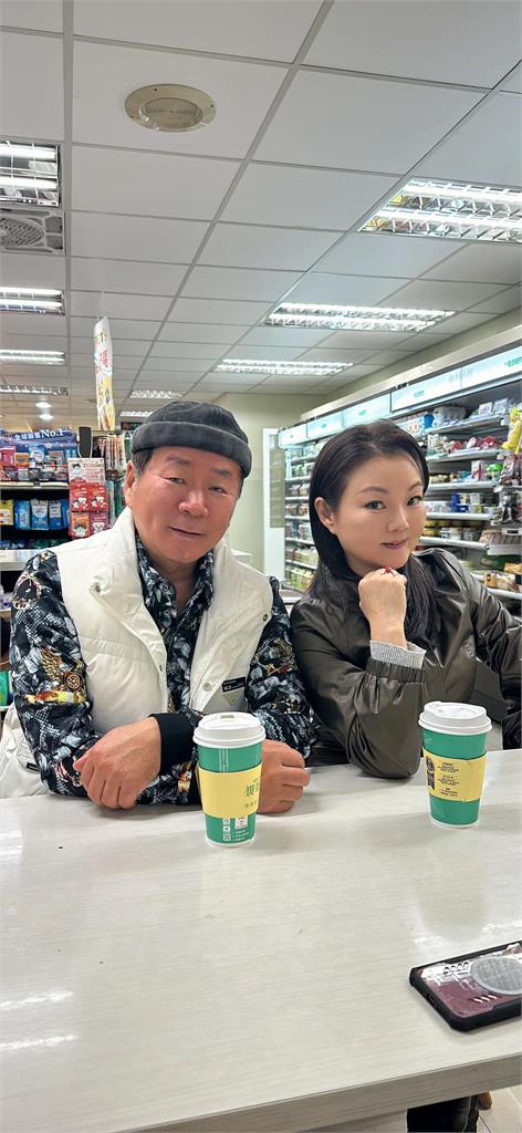 55歲夏禕「退出演藝圈18年」近況曝光!現身超商網驚她沒變:凍齡...