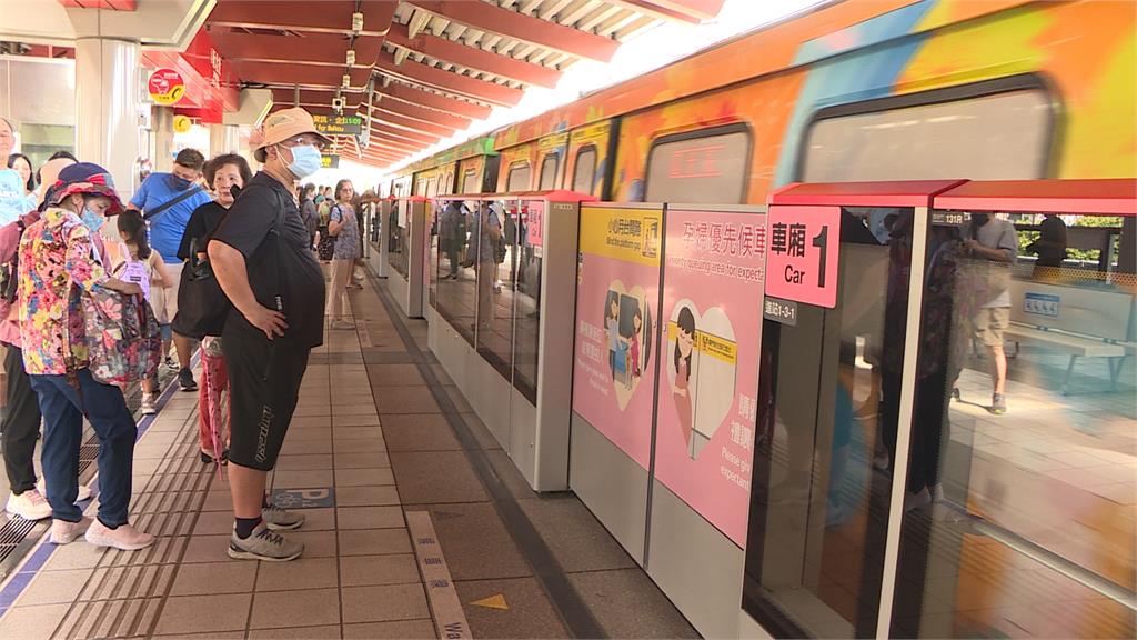 北捷乘客持刀 回收伯「割紙箱」小刀掛腰間搭車