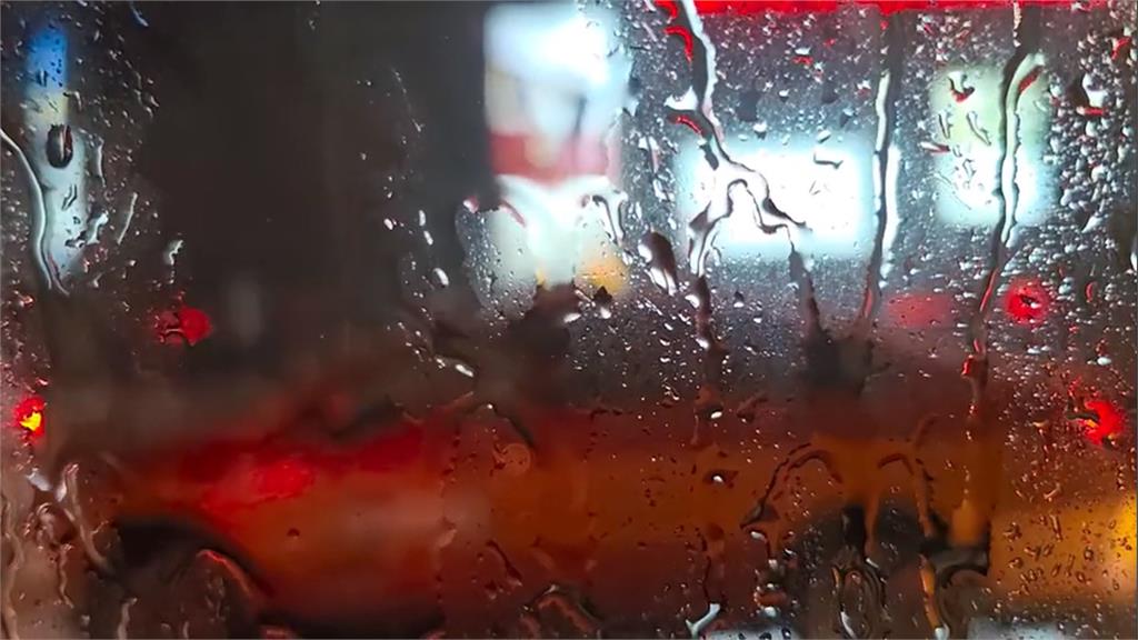 中國暴雨「白天變黑夜」災情慘 北京1景象如末日降臨