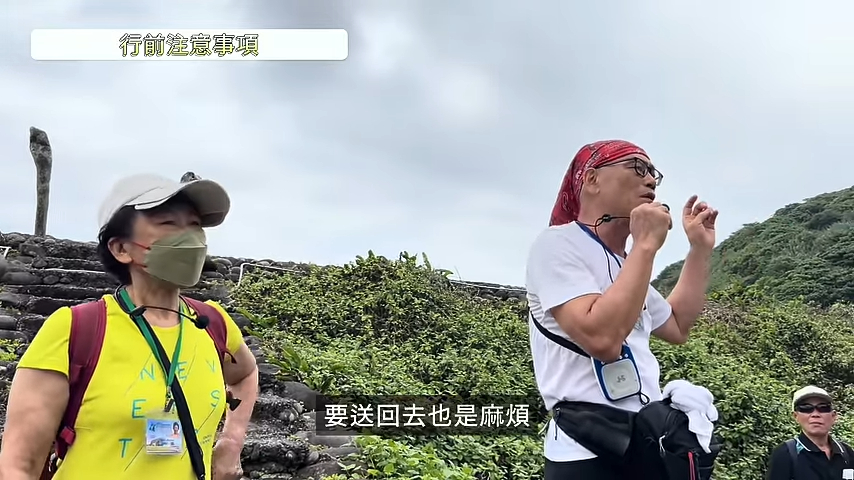 比地震還要可怕！旅遊網紅搭船前往龜山島登高　導遊警告「應小心毒蛇」