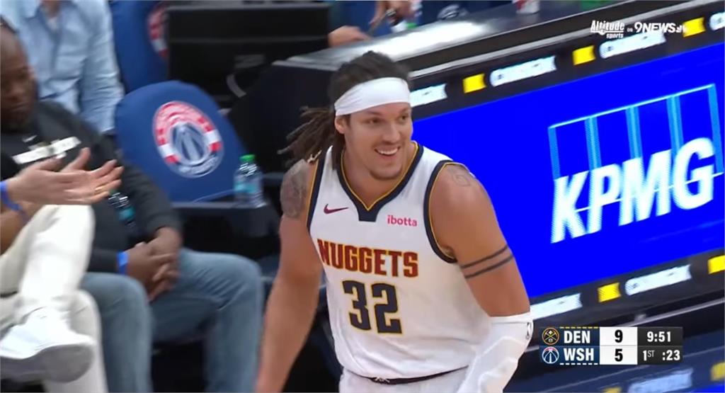 NBA(影)/這樣也可以?金塊前鋒「帥臉助攻」對手得分自己也噴笑