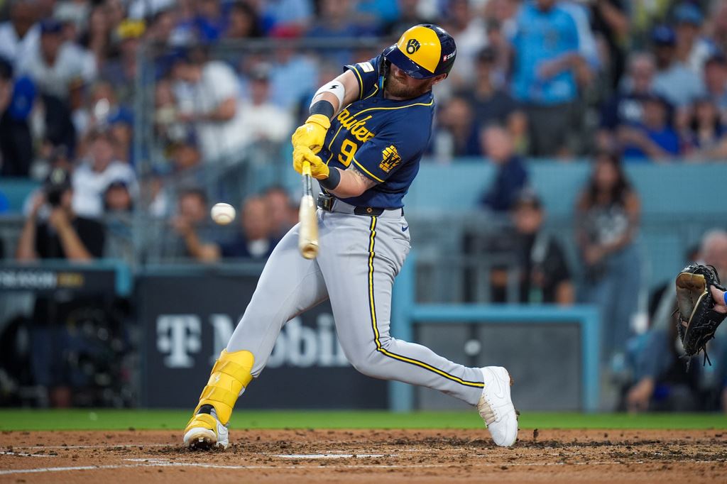 MLB(影)／一壘手鮑爾斯獲頒國聯冠軍賽MVP！竟是釀酒人隊史第一人