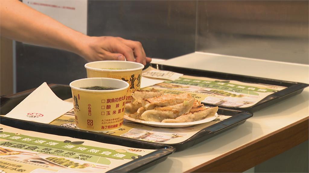 日本正妹來台打卡美食!鍋貼店「秒變網美咖啡廳」台人驚:我吃不起的樣子