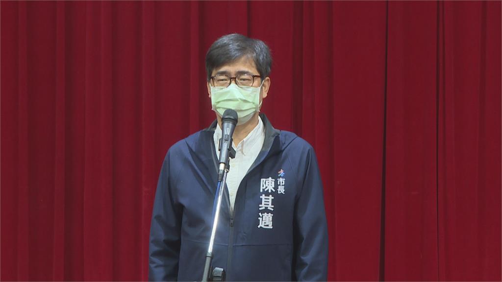 高市議會施政總質詢　藍議員邱于軒大爆粗口　帶支持者大鬧市議會