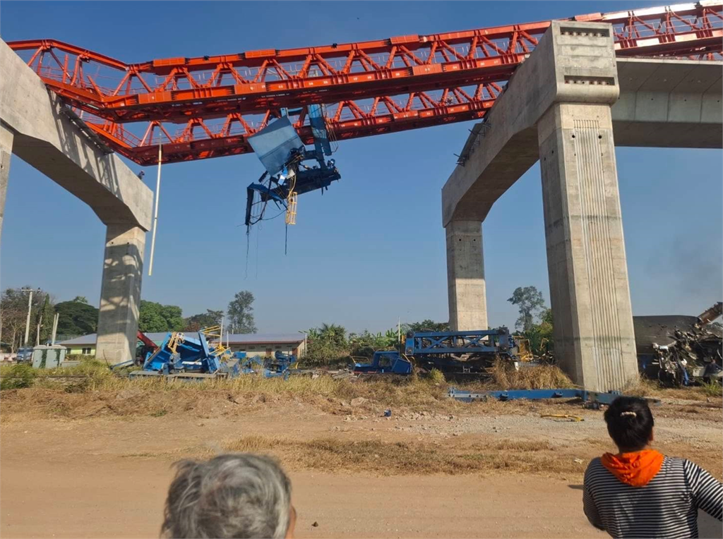 最新／泰國高鐵嚴重工安意外！起重機砸中列車　釀至少12死