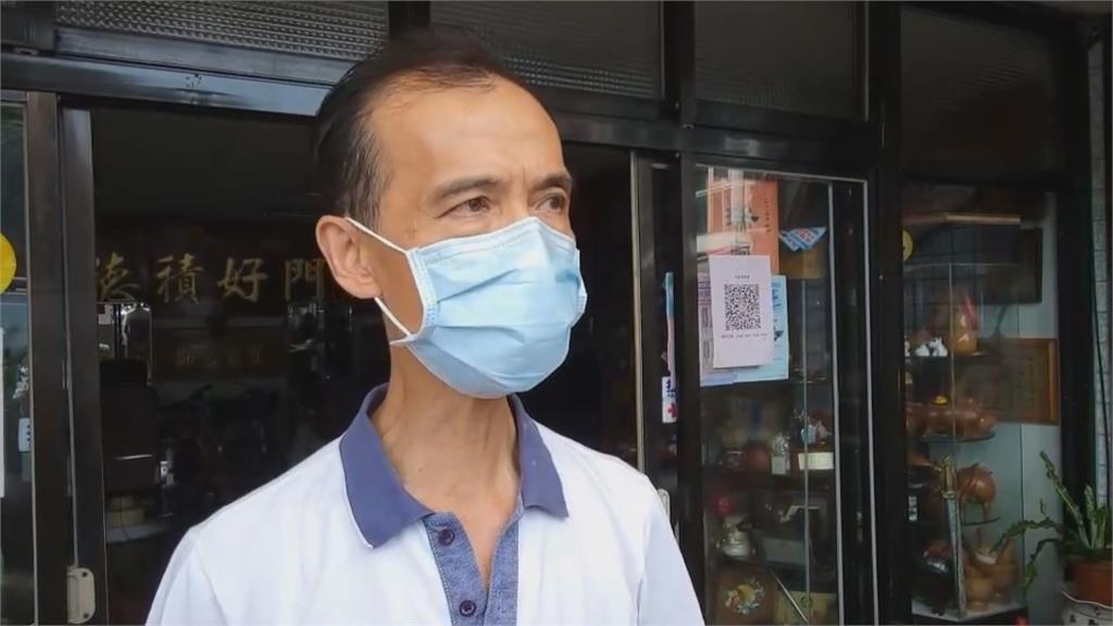 「烟花」逼近基隆大武崙剉哩等! 淹怕了...店家民眾裝防水閘門