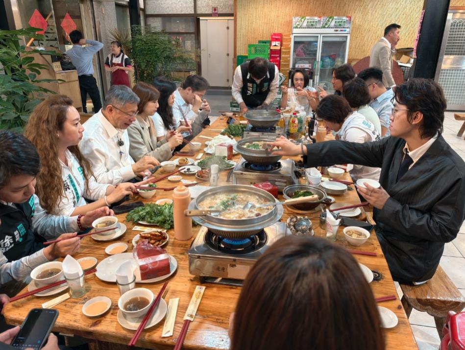 阿北宵夜局「陳彥廷沒在場」被偷臭？他曬照喊「今天沒人吃素」網驚了