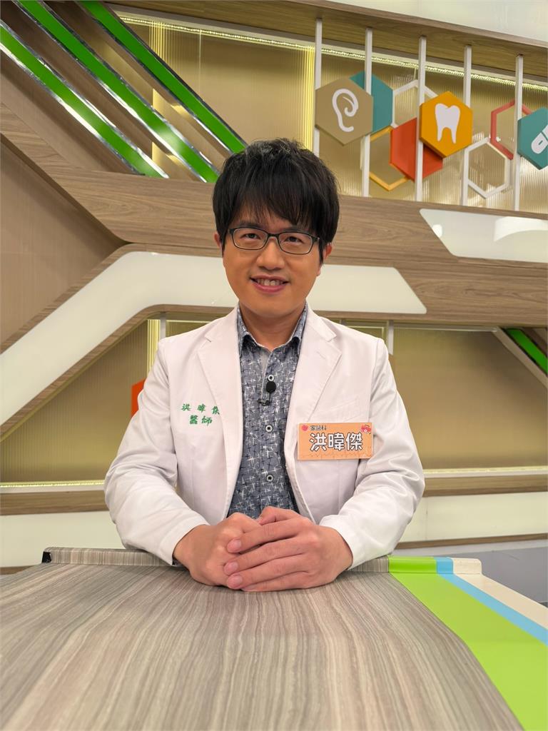 李新泡湯突飄「臭味」！以為是陌生人結果竟是老公在水裡放屁