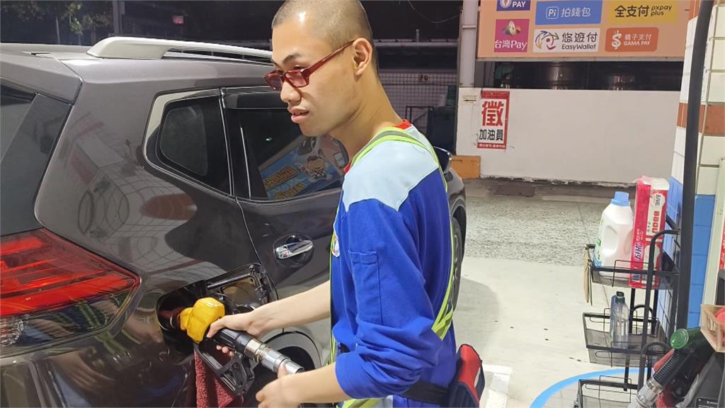 高雄加油站員工超強大腦! 從車牌到統編過目不忘