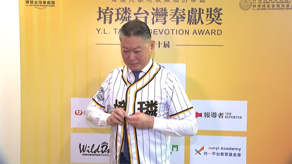 第十屆堉璘台灣奉獻獎　台鋼雄鷹啦啦隊熱力應援