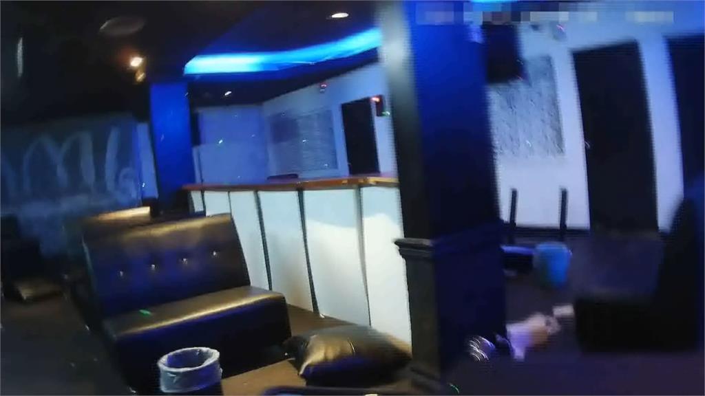 一片狼藉! 醉男失控砸店 翻桌還想拆吧檯