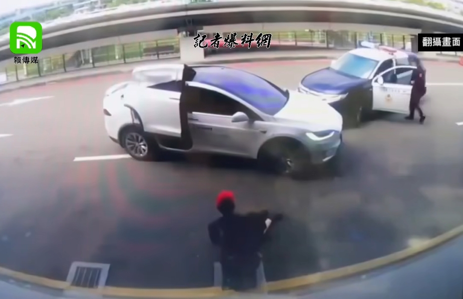 影/桃機「警轟8槍」監視器畫面曝!白牌不顧乘客安危「瘋狂衝撞」險害人命