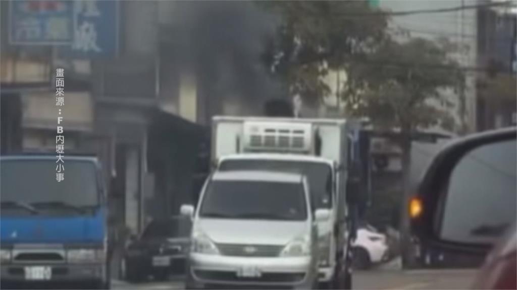 中壢貨車車斗起火! 運將"爬車頂滅火"嚇壞路人