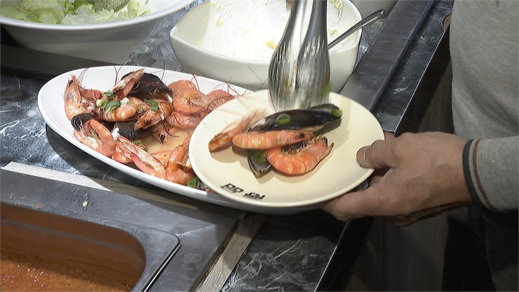 吃到飽100元有找！　平價牛排「自助吧」　高CP值夯翻